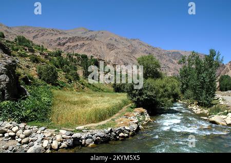 Village with local Afghan houses. Scenery between Kabul and Bamyan (Bamiyan) in Afghanistan. Taken on the southern route between the two cities. Stock Photo