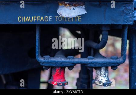 01 December 2022, Mecklenburg-Western Pomerania, Gadebusch: The connection of the toilet heating system on the sleeping car from the legendary Orient Express built in 1941 is labeled in French. The car is now on the museum track next to the historic station. Photo: Jens Büttner/dpa Stock Photo