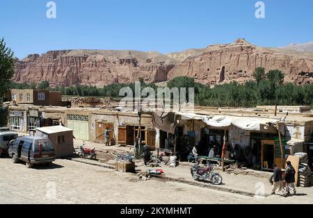 Bamyan (Bamiyan) / Central Afghanistan: A typical local life scene in Afghanistan with a cafe and small stores. Stock Photo