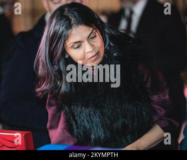 London, UK. 30th Nov, 2022. Akshata Murthy looks at products. Rishi Sunak, British Prime Minister, attends the annual festive UK Food and Drinks market set up in Downing Street with his wife Akshata Murthy. The market is showcasing British businesses. Chancellor Jeremy Hunt and others are also in attendance. Credit: Imageplotter/Alamy Live News Stock Photo