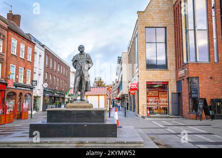 Statue of famous Worcestershire composer Sir Edward Elgar, Foregate  Street, Worcester, Worcestershire, UK. Stock Photo