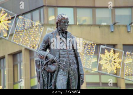 Glasgow, Scotland, UK 1st December, 2022. Robert burns statue at xmas. Glasgow Loves Christmas continues with Christmas fair George square opening today.credit Gerard Ferry/Alamy Live News Stock Photo