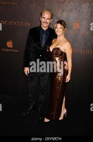 LOS ANGELES, CALIFORNIA - NOVEMBER 30: Steven Ogg and guest attend Apple Original Films' 'Emancipation' Los Angeles premiere at Regency Village Theatr Stock Photo