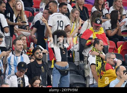 Qatar, 01/12/2022, Female fan in a GER jersey, Costa Rica (CRC) - Germany (GER), group phase Group E, 3rd matchday, Al-Bayt Stadium in Al-Khor, on December 1st, 2022, Football World Cup 2022 in Qatar from November 20th. - 18.12.2022 Stock Photo