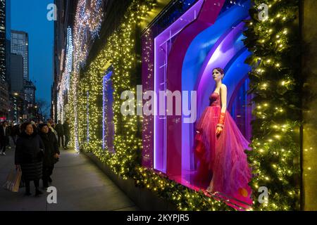 Saks Fifth Avenue Flagship Store during the 2022 Holiday Season, NYC, USA Stock Photo