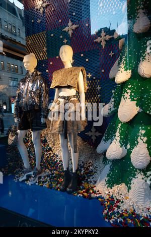 Louis Vuitton Flagship store, New York City, Christmas Hol…