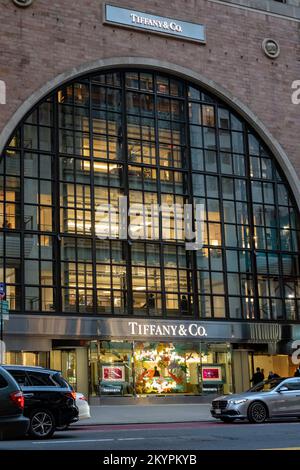 Tiffany & Co. flagship is a luxury jewelry and accessory store temporarily  located at 6 E. 57th Street, New York City, USA Stock Photo - Alamy