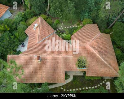 Aerial view of an architect's house roof in the Landes forest (Hossegor, Landes, New Aquitaine, France). Stock Photo