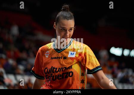 Valencia, Spain. 01st Dec, 2022. Raquel Carrera #14 of Valencia Basket seen during the Endesa Women's League at Fuente de San Luis Sport Hall.Final score; Valencia Basket 91:34 Barca Basquet CBS. Credit: SOPA Images Limited/Alamy Live News Stock Photo