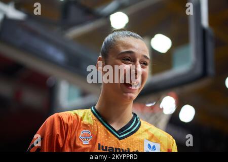 Valencia, Spain. 01st Dec, 2022. Raquel Carrera #14 of Valencia Basket seen during the Endesa Women's League at Fuente de San Luis Sport Hall.Final score; Valencia Basket 91:34 Barca Basquet CBS. Credit: SOPA Images Limited/Alamy Live News Stock Photo