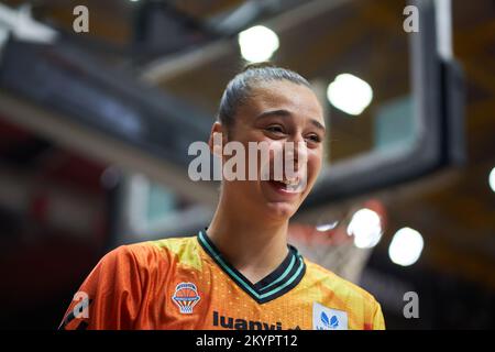 Valencia, Spain. 01st Dec, 2022. Raquel Carrera #14 of Valencia Basket seen during the Endesa Women's League at Fuente de San Luis Sport Hall.Final score; Valencia Basket 91:34 Barca Basquet CBS. (Photo by Vicente Vidal Fernandez/SOPA Images/Sipa USA) Credit: Sipa USA/Alamy Live News Stock Photo