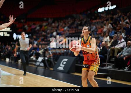 Valencia, Spain. 01st Dec, 2022. Leticia Romero #10 of Valencia Basket in action during the Endesa Women's League at Fuente de San Luis Sport Hall.Final score; Valencia Basket 91:34 Barca Basquet CBS. (Photo by Vicente Vidal Fernandez/SOPA Images/Sipa USA) Credit: Sipa USA/Alamy Live News Stock Photo