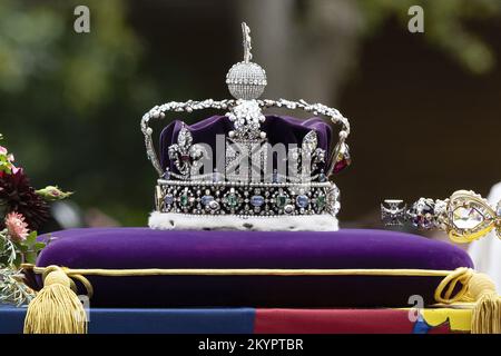 LONDON, ENGLAND: The State Funeral procession for HM Queen Elizabeth II as seen from The Mall after the service in Westminster Abbey. Featuring: View Where: London, United Kingdom When: 19 Sep 2022 Credit: Neil Lupin/WENN Stock Photo