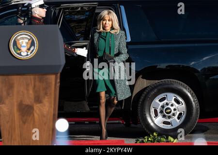 Washington, United States. 01st Dec, 2022. Brigitte Macron exiting a vehicle at the Arrival Ceremony on the South Lawn of the White House for the President of France. Credit: SOPA Images Limited/Alamy Live News