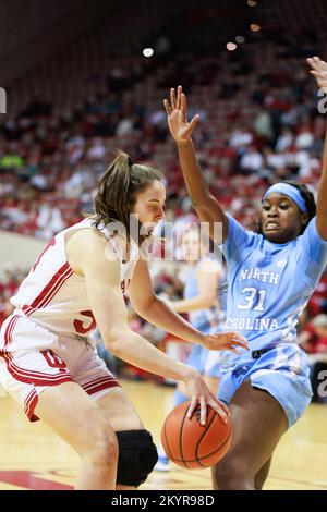Bloomington, United States. 01st Dec, 2022. Indiana Hoosiers forward Mackenzie Holmes (L) plays against North Carolina Tar Heels forward Anya Poole (31) during an NCAA women's basketball game at Simon Skjodt Assembly Hall in Bloomington. IU beat North Carolina 87-63. Credit: SOPA Images Limited/Alamy Live News Stock Photo