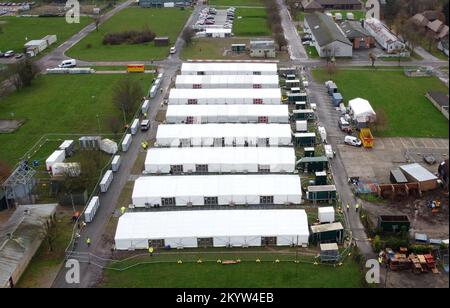 A view of temporary buildings which are used to temporarily house people thought to migrants at the Manston immigration short-term holding facility located at the former Defence Fire Training and Development Centre in Thanet, Kent. Picture date: Friday December 2, 2022. Stock Photo