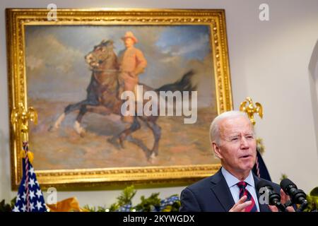 Washington, United States. 02nd Dec, 2022. US President Joe Biden delivers remarks prior to signing H.J.Res.100, providing a resolution to avert a nationwide rail shutdown, in the Roosevelt Room of the White House in Washington, DC, USA 02 December 2022. Credit: Sipa USA/Alamy Live News Stock Photo