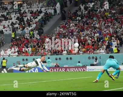 Doha, Qatar. 02nd Dec, 2022. 12/02/2022, Education City Stadium, Doha, QAT, World Cup FIFA 2022, Group H, South Korea vs Portugal, in the picture Portugal's forward Cristiano Ronaldo, South Korea's goalkeeper Kim Seung-gyu Credit: dpa picture alliance/Alamy Live News Stock Photo