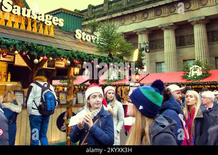 Edinburgh, Scotland, UK  2nd December, 2022. Christmas Market in Princes Street Gardens has a range of European and Scottish food & drinks, unique crafts, clothing and gifts and the big wheel with fair rides. Credit Gerard Ferry/Alamy Live News