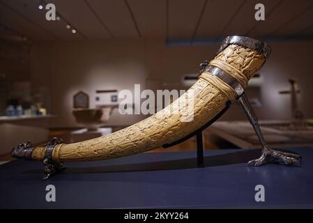 Olifans Instruments Ivory Hunting Horn Stock Photo - Alamy