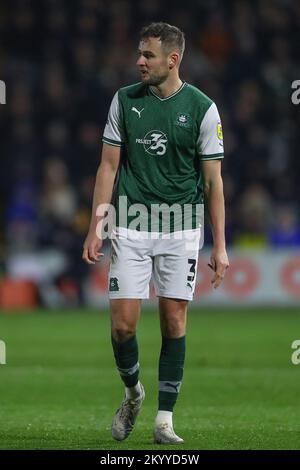 Macaulay Gillesphey #3 of Plymouth Argyle defending during the Papa