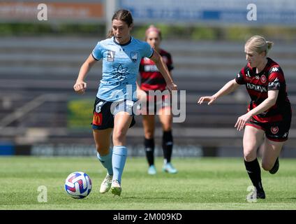 Sydney, Australia. 03rd Dec, 2022. Sarah Hunter of Sydney FC controls the ball during the round 3 A-League Women's match between Sydney FC and Western Sydney Wanderers FC at Marconi Stadium, on December 03, 2022, in Sydney, Australia. (Photo : Izhar Khan) IMAGE RESTRICTED TO EDITORIAL USE - STRICTLY NO COMMERCIAL USE Credit: Izhar Ahmed Khan/Alamy Live News/Alamy Live News Stock Photo