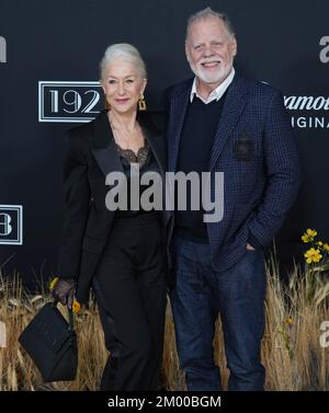 Los Angeles, USA. 02nd Dec, 2022. (L-R) Helen Mirren and Taylor Hackford arrives at the Paramount 's 1923 Premiere held at the Hollywood American Legion in Hollywood, CA on Friday, ?December 2, 2022. (Photo By Sthanlee B. Mirador/Sipa USA) Credit: Sipa USA/Alamy Live News Stock Photo