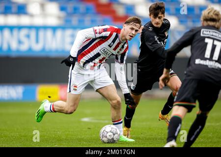 TILBURG, NETHERLANDS - DECEMBER 3: Nils Rossen of N.E.C. Nijmegen ...