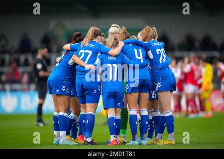 London, UK. 03rd Dec, 2022. London, England, December 3rd 2022: Everton players huddle before the Barclays FA Womens Super League football match between Arsenal and Everton at Meadow Park in Borehamwood, England. (James Whitehead/SPP) Credit: SPP Sport Press Photo. /Alamy Live News Stock Photo