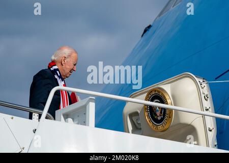 US President Joe Biden walks to board Air Force One at Joint Base Andrews, Maryland, USA, 02 December 2022. President Biden is traveling to Boston for the day, then on to Camp David, Maryland.Credit: Shawn Thew/Pool via CNP /MediaPunch Credit: MediaPunch Inc/Alamy Live News Stock Photo
