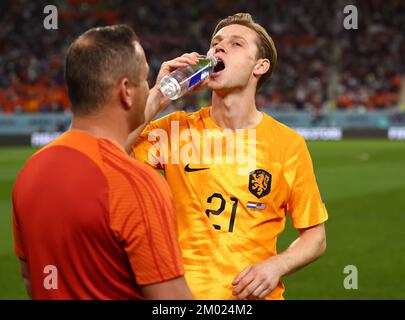 Doha, Qatar, 3rd December 2022.  Frenkie de Jong of Netherlands takes on fluids before  during the FIFA World Cup 2022 match at Khalifa International wSportimage Stock Photo