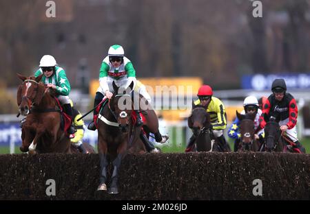 Runners and riders during the Winners Wear Cavani Menswear London National Handicap Chase during day two of The Betfair Tingle Creek Festival at Sandown Park Racecourse, Esher. Picture date: Saturday December 3, 2022. Stock Photo