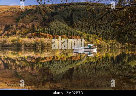 Boat on Loch Oich in the Great Glen in the highlands of Scotland Stock Photo