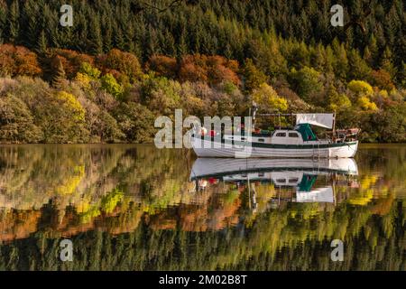 Boat on Loch Oich in the Great Glen in the highlands of Scotland Stock Photo