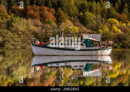 Boat on Loch Oich in the Great Glen in the highlands of Scotland Stock Photo