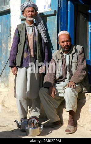 Syadara (Siyah Darah), Bamyan (Bamiyan) Province / Afghanistan: Afghan men in a house doorway in the small town of Syadara,   Central Afghanistan. Stock Photo