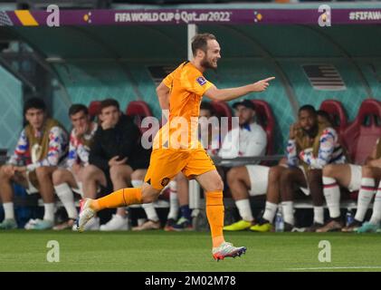 Netherlands' Daley Blind celebrates scoring their side's second goal of the game during the FIFA World Cup round of 16 match at the Khalifa International Stadium in Al Rayyan, Qatar. Picture date: Saturday December 3, 2022. Stock Photo