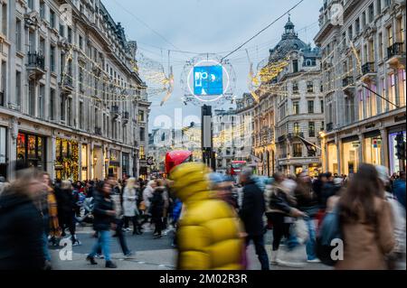 London, UK. 3rd Dec, 2022. Despite the cost of living crisis there are still plenty of people out shopping on Oxford and Regent Street early as the Christmas run up begins. Credit: Guy Bell/Alamy Live News Stock Photo