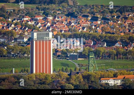 Luftbild, Zechenpark Naherholungsgebiet, ehemaliges RAG Bergwerk West, Zeche Friedrich Heinrich, Zechenturm Großer Fritz, Förderturm, Lintfort, Kamp-L Stock Photo