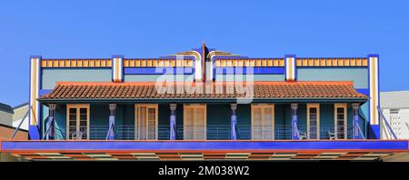 303 Parapet and first-floor balcony of Spanish Mission Art Deco building-Rankin Street. Innisfail-Australia. Stock Photo