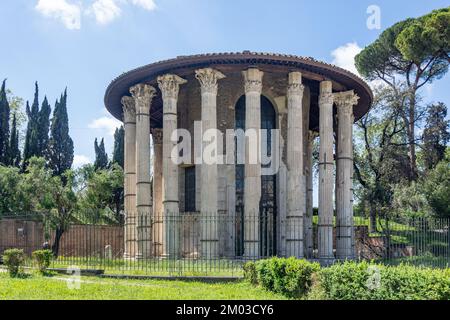 The Temple of Hercules Victor (Tempio di Ercole Vincitore), Piazza della Bocca della Verità, Forum Boarium, Ripa, Rome (Roma), Lazio Region, Italy Stock Photo