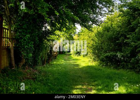 Cotswold National Landcape iwalking paths open to the public across ...