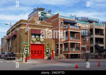 Wrigley Right Field Bleachers and roof top seats across the street Stock  Photo - Alamy