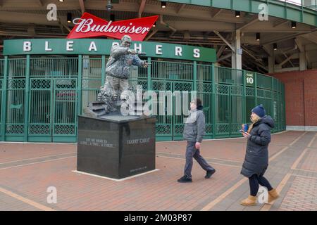 harry caray statue outside wrigley field bleachers entrance Chicago  Illinois USA Stock Photo - Alamy