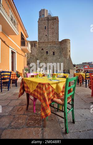 Castello Svevo nel borgo vecchio di Termoli, Molise, Italy Stock Photo