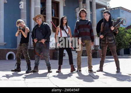 IÑAKI GODOY, VINCENT MICHAEL WEBB, MARCELO BARCELO and ROBERTA DAMIAN in MEXZOMBIES (2022), directed by CHAVA CARTAS. Credit: Draco Films / Album Stock Photo