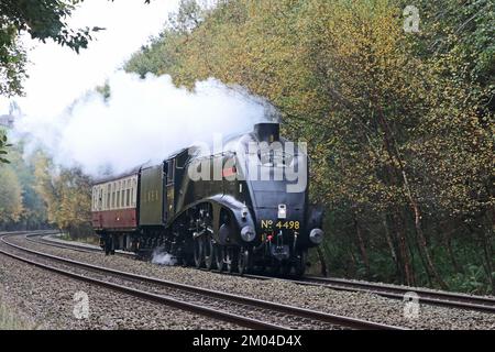 Sir Nigel Gresley steam locomotive passing through Mytholmroyd Stock Photo