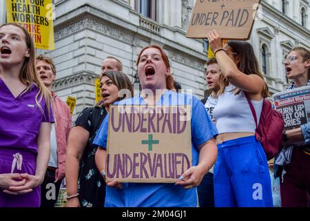 London, UK. 25th July, 2022. A protester holds an 'Underpaid and undervalued' placard during the demonstration outside Downing Street. Hundreds of doctors, nurses, and supporters marched to Downing Street demanding fair pay. (Credit Image: © Vuk Valcic/SOPA Images via ZUMA Press Wire) Stock Photo