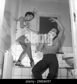 Ballerina in the 1950s. A young woman wearing a princess crown in the bathroom together with her husband. Their names are Kerstin Bratt Deckner and John-Ivar Deckner, theatre dancers and actors.  Sweden 1953 Kristoffersson Ref BK4-4 Stock Photo