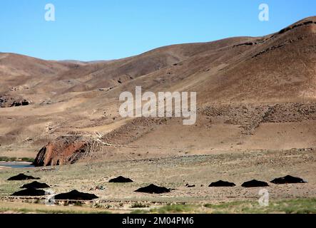 Nomad tents near Chisht-e-Sharif in Herat Province, Afghanistan. Nomads are still common in this remote part of western Afghanistan. Stock Photo